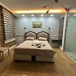 Aparthotel In The Bar Street 2*