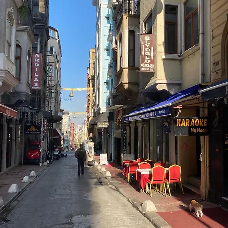 Ξενοδοχείο με διαμερίσματα In The Bar Street 2*